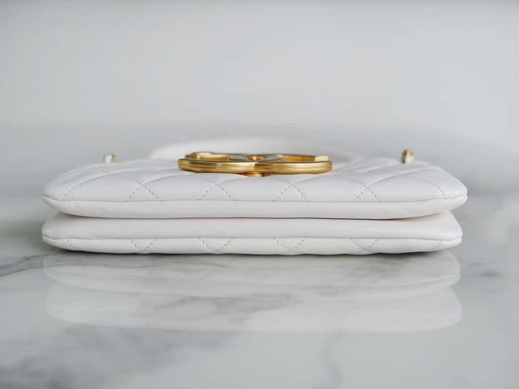 𝗖𝗛𝗔𝗡𝗘𝗟 𝟐𝟒𝐂 Vintage Logo Quilted Lambskin Shoulder Bag 11.5x24x4.5cm