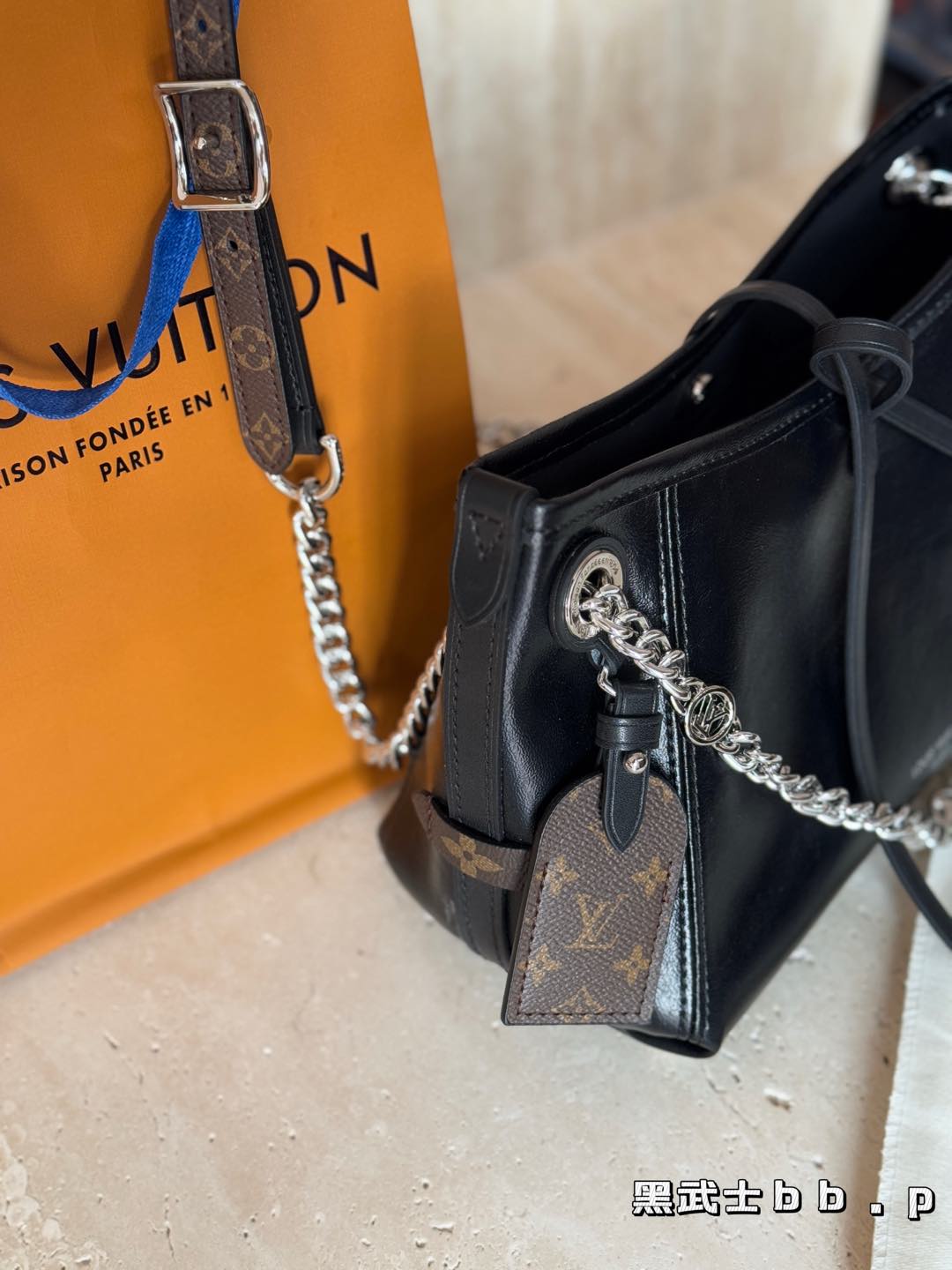 Louis Vuitton LV Black Tote Bag Slidable Metal Chain 26x17cm