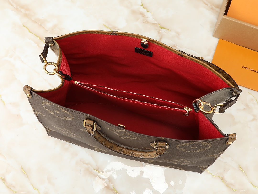 LOUIS VUITTON  Reverse Monogram Giant Onthego Voyage