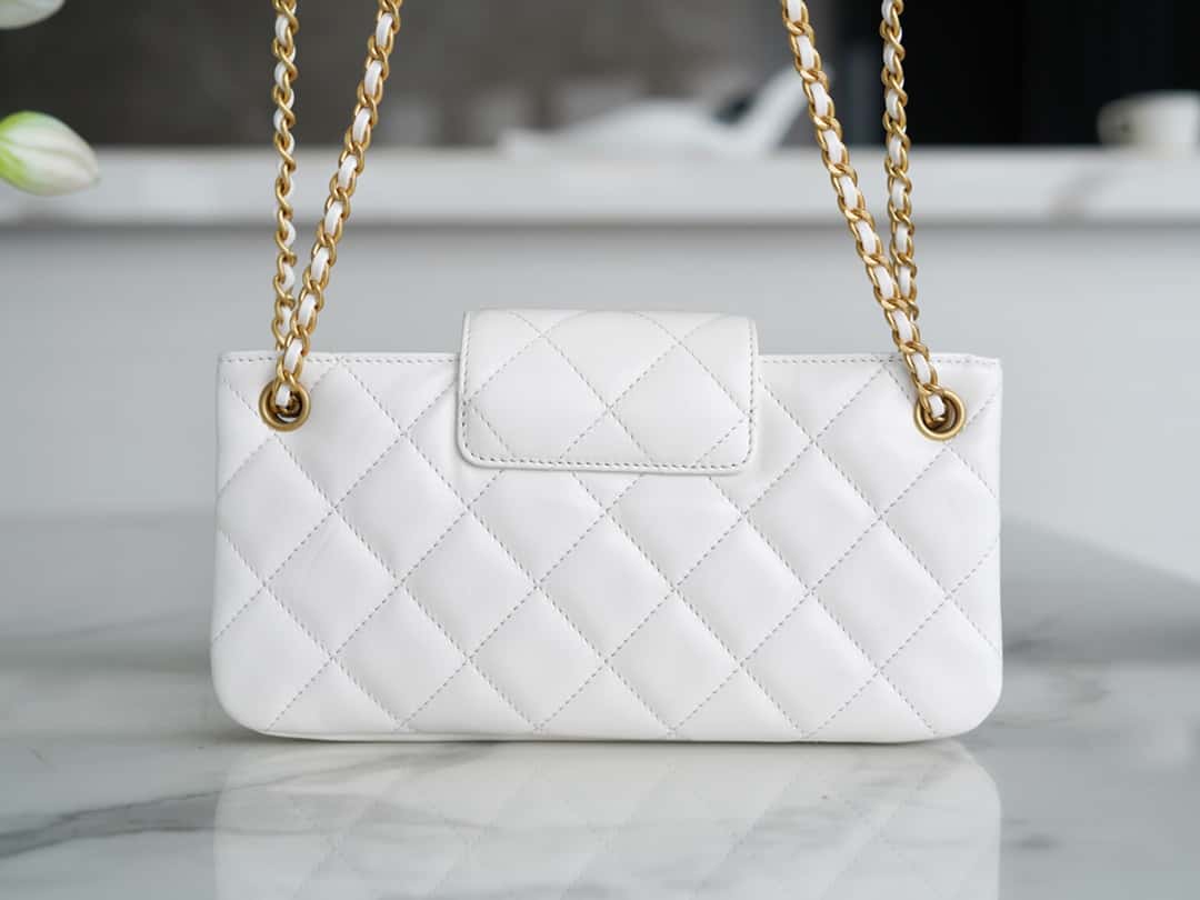 𝗖𝗛𝗔𝗡𝗘𝗟 𝟐𝟒𝐂 Vintage Logo Quilted Lambskin Shoulder Bag 11.5x24x4.5cm