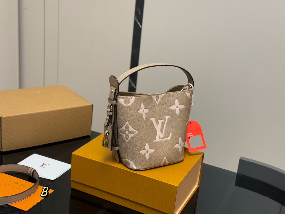 Louis Vuitton LV Bucket Bag Tote