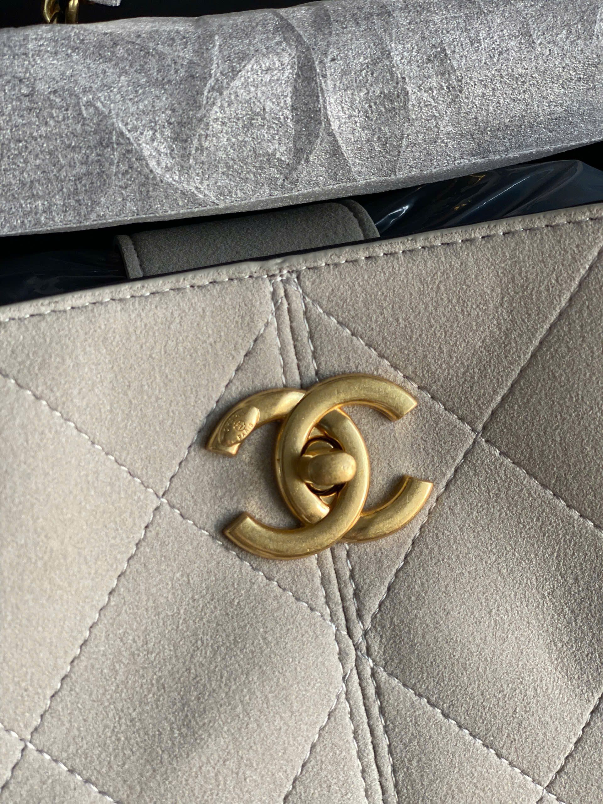 Chanel 25a Tote Bag