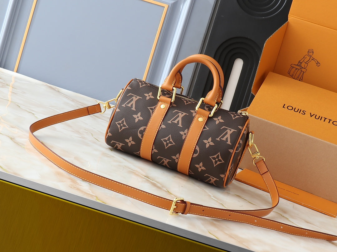 Louis Vuitton KEEPALL BANDOULIÈRE 25 Hand bag 25 x 15 x 11cm