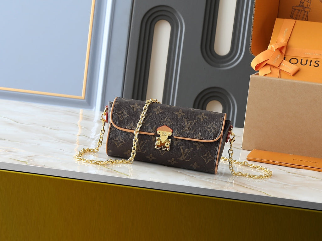 LV Pochette Camille 20.5 × 11 × 6 cm