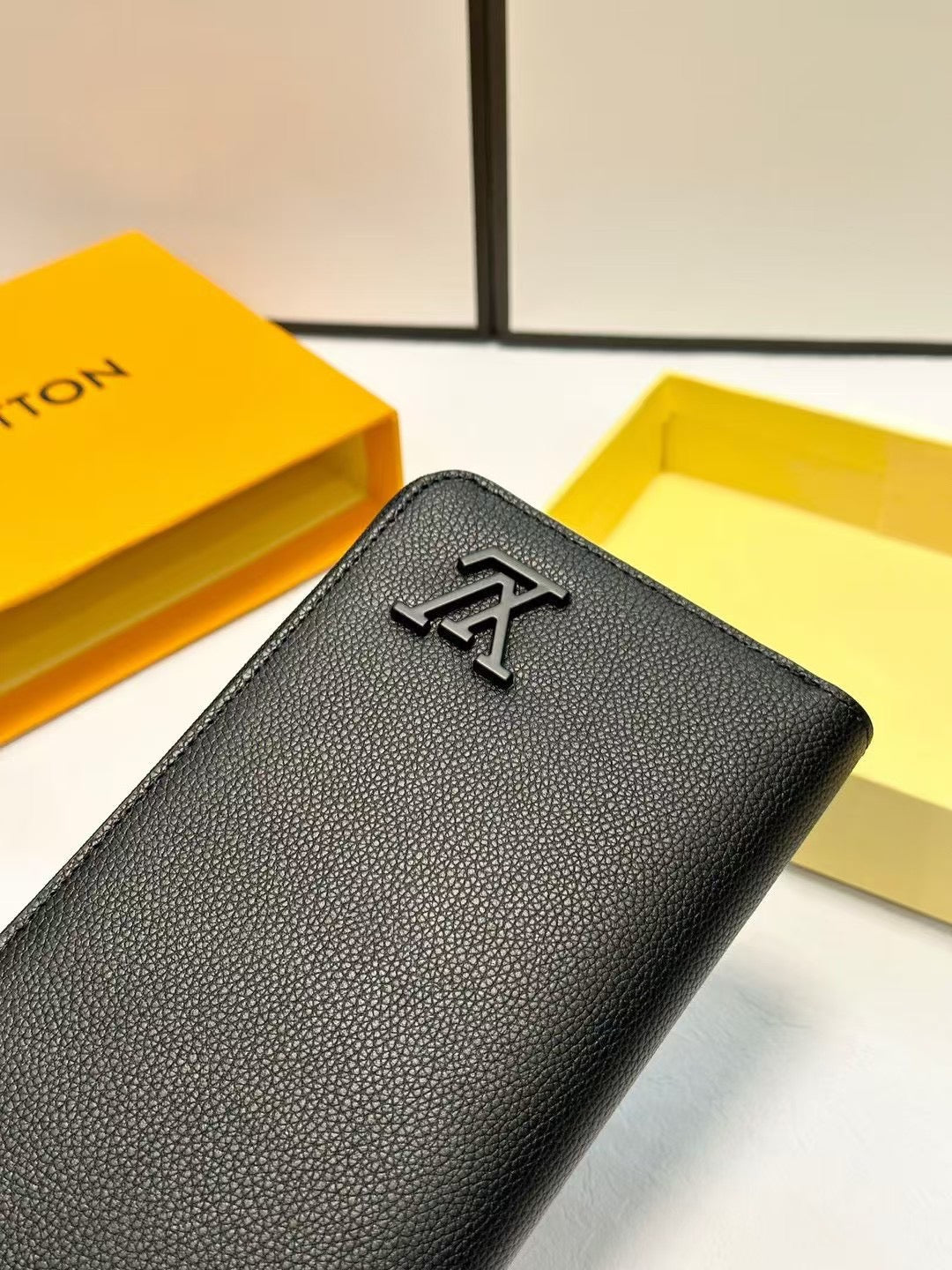 LV Louis Vuitton Classic Simple Black Clutch Bag 19x10cm