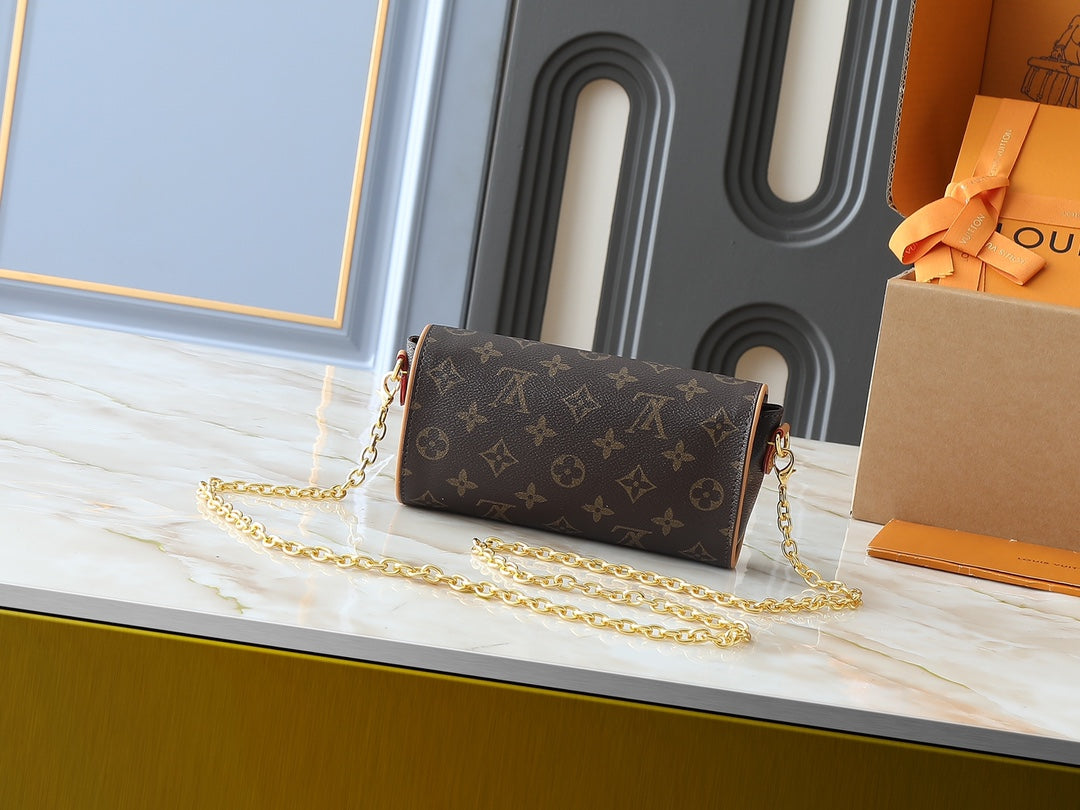 LV Pochette Camille 20.5 × 11 × 6 cm